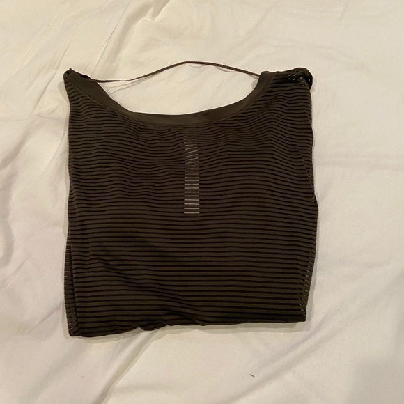 Lululemon shirt - Picture 4 of 4